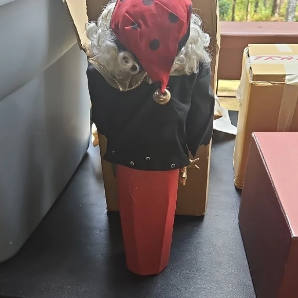 Festive Santa Claus Figurine with Gold and Red Details Vintage - Picture 8 of 8